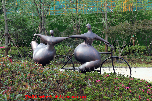 南京房地产景观雕塑紫铜抽象人物雕塑