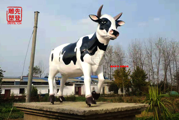 不锈钢奶牛雕塑